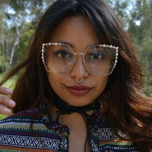 Big clear pearl framed shades